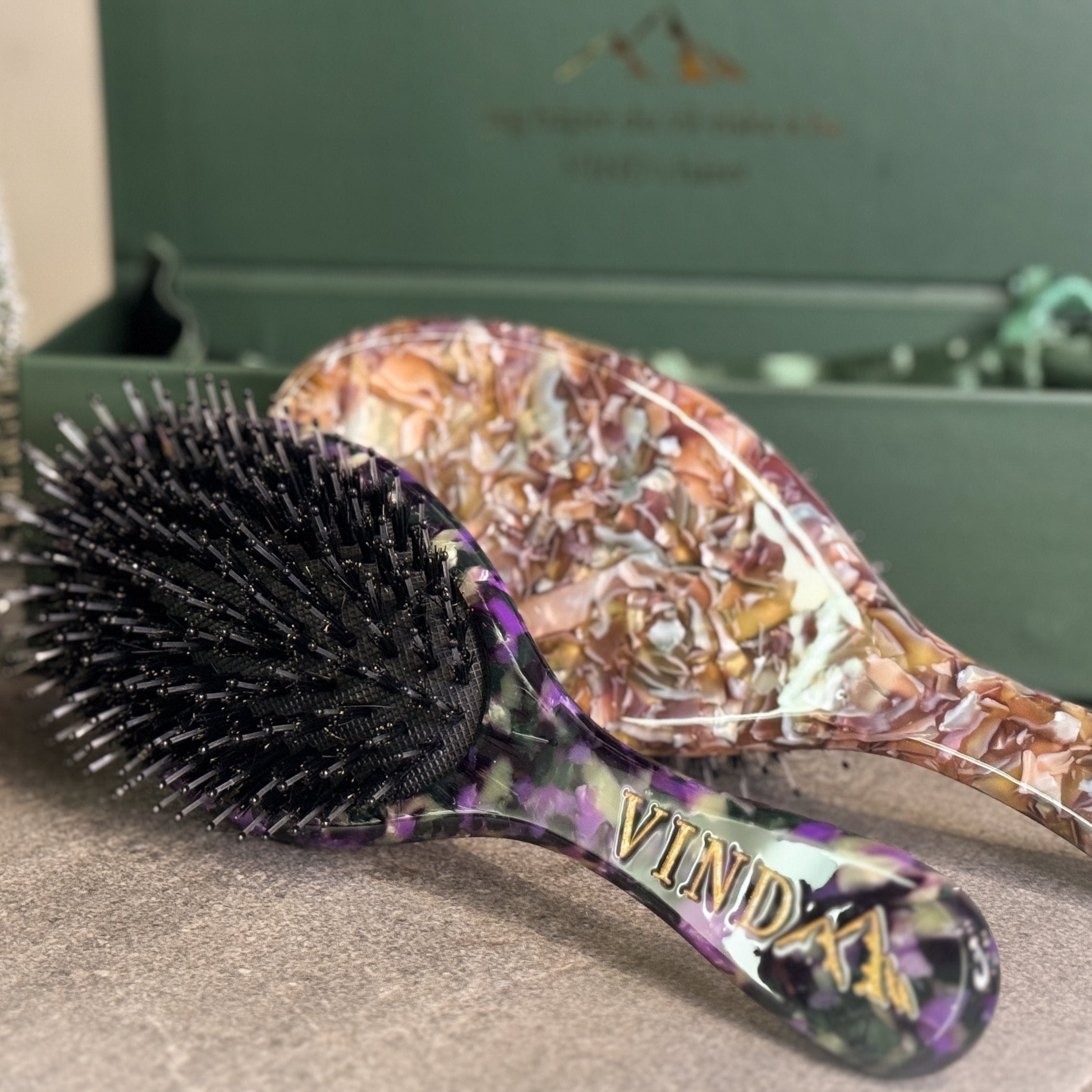 VIND-børste i gaveeske, lillagrønn