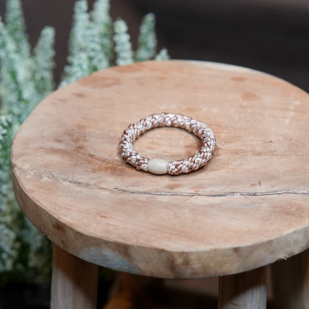 VIND hårstrikk beige gull