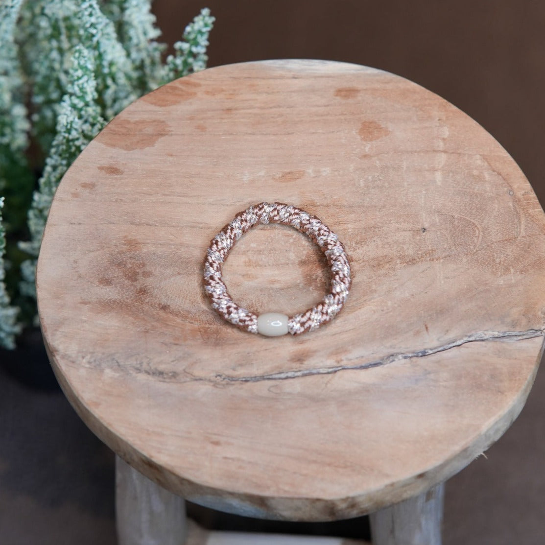 VIND hårstrikk beige gull