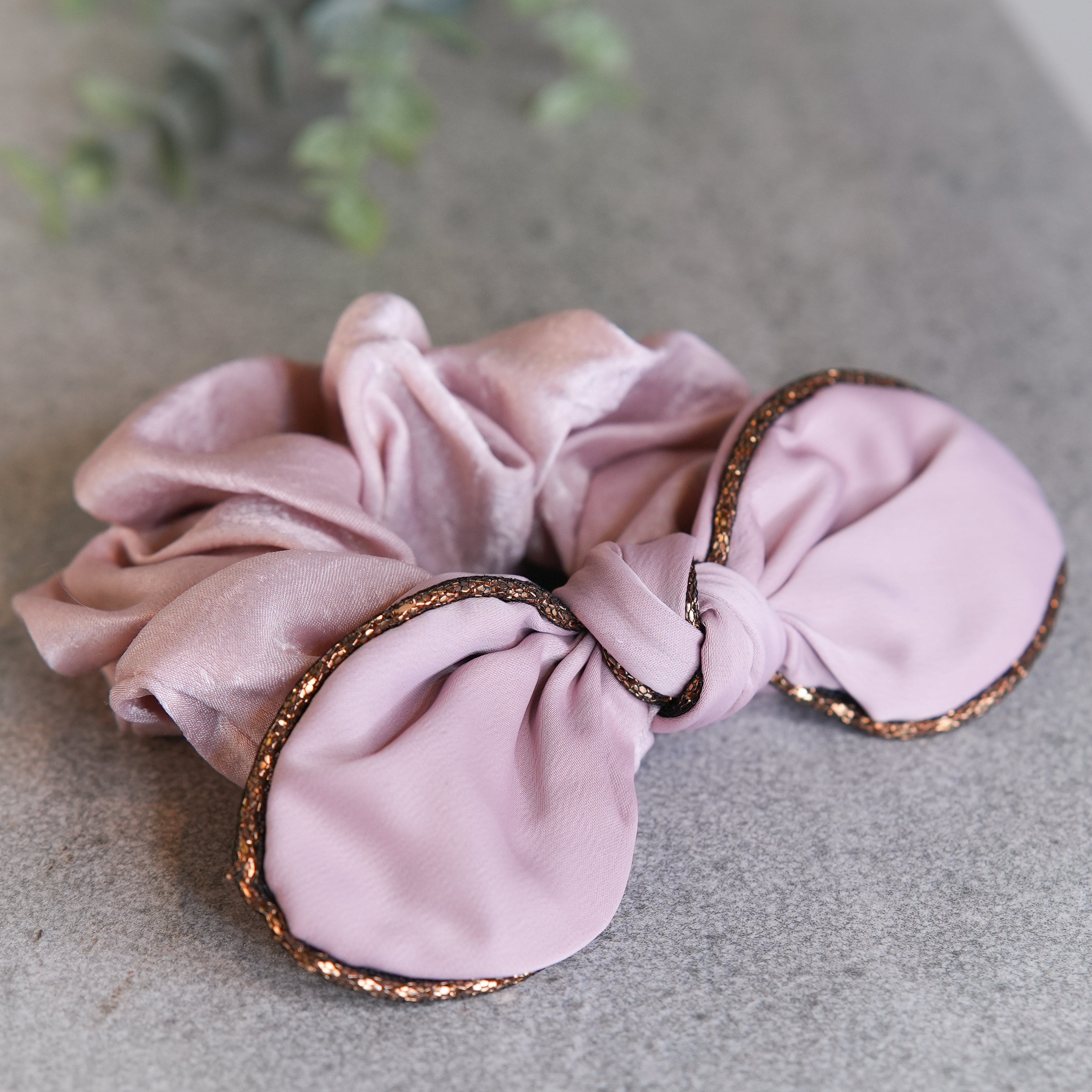 Scrunchie med sløyfe – Rosa